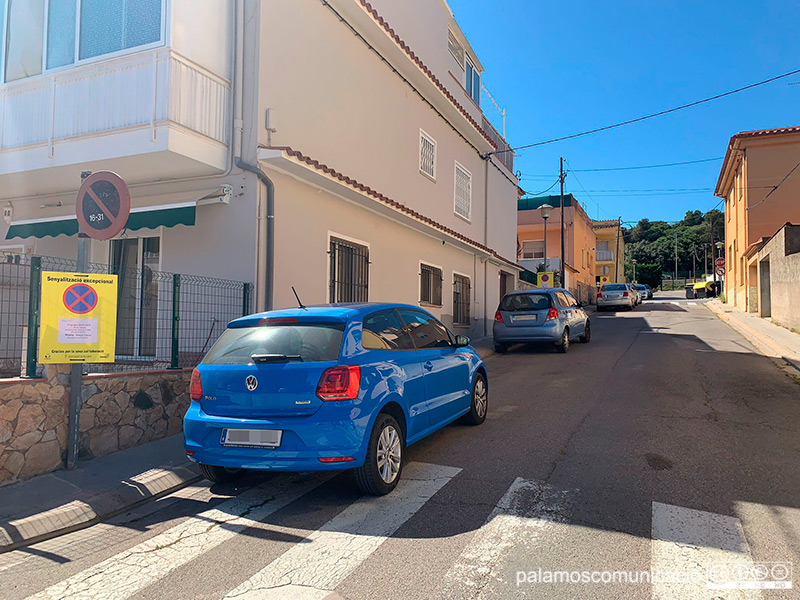 Senyalització al carrer Maresme informant de la campanya 