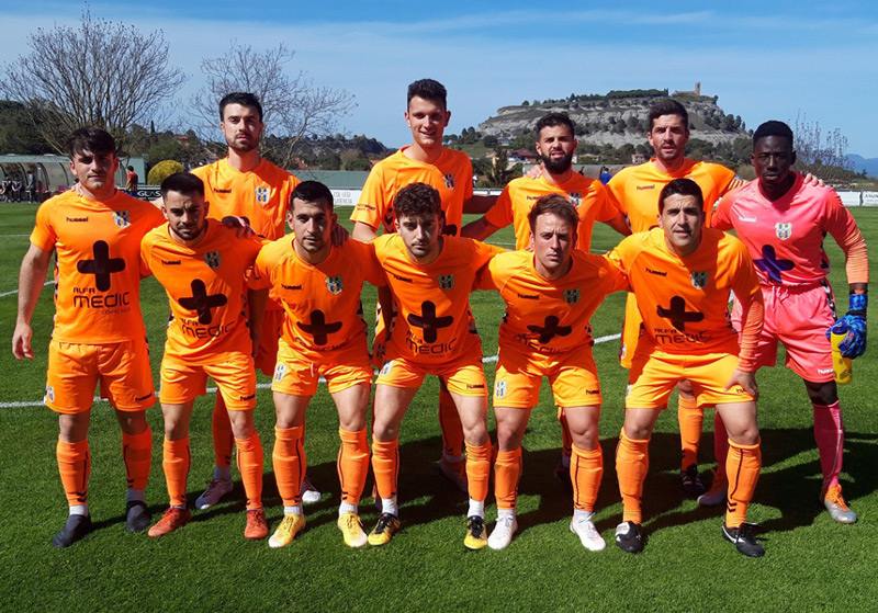Onze inicial del Palamós CF en el partit disputat al camp de la Fundació Esportiva Tona. (Foto: Palamós CF).