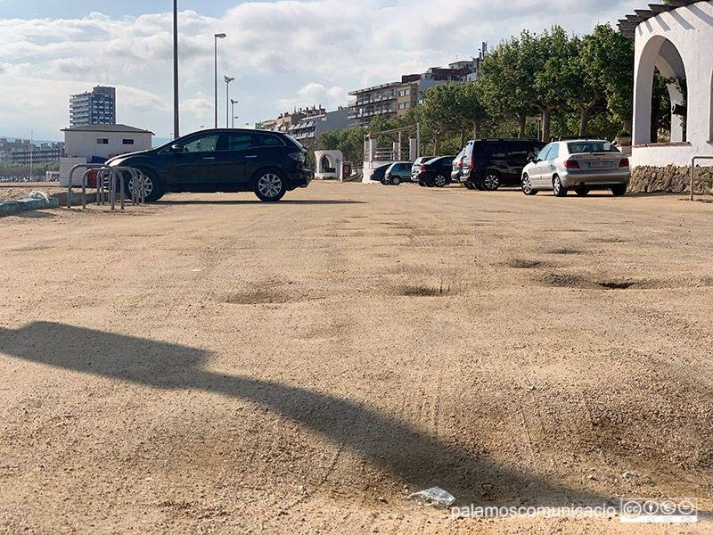 L'aparcament de la platja Gran, ahir a la tarda.