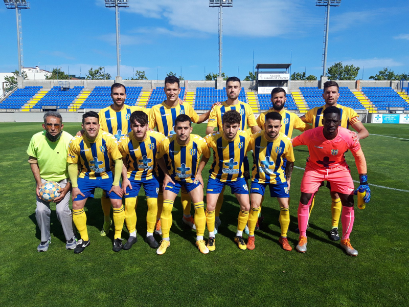 L'onze inicial del Palamós CF davant el Bescanó. (Foto: Palamós CF)