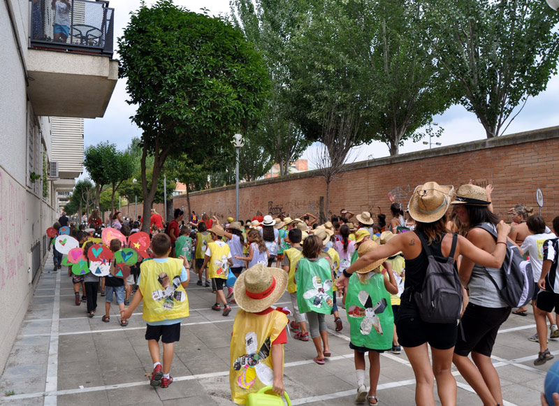 El casal d'estiu està adreçat a infants de 3 a 12 anys.