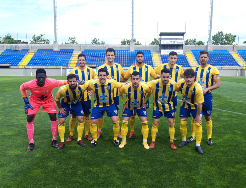 L'onze inicial del Palamós CF davant el Lloret. (Foto: Palamós CF)