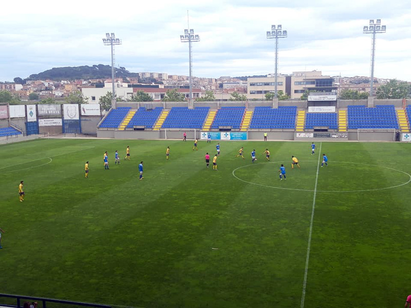 Un instant del partit d'ahir entre Palamós i Lloret. (Foto: Palamós CF).