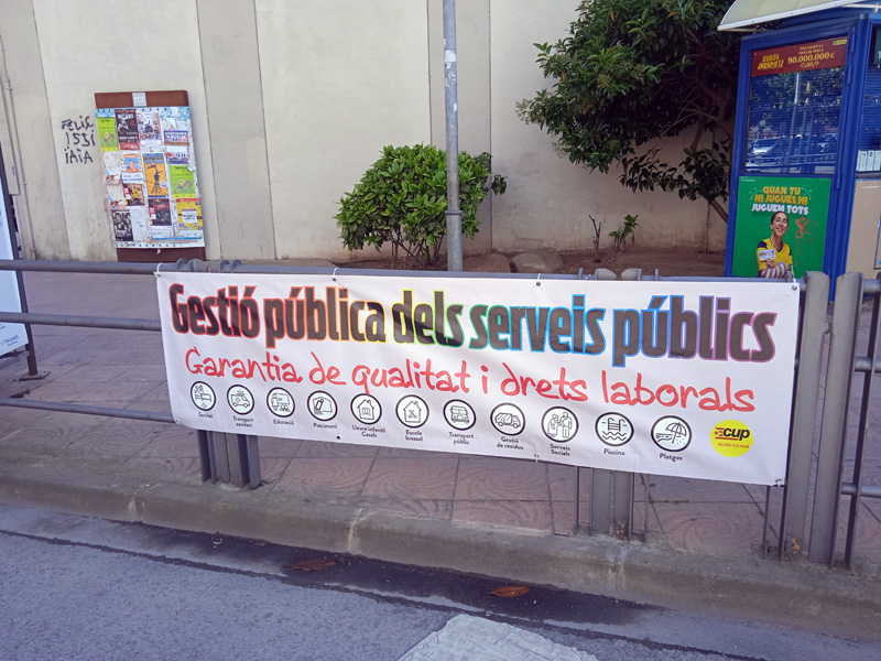 La campanya es fa visible amb pancartes al carrer i també a través de les xarxes socials. (Foto: CUP Palamós-Vila-romà).