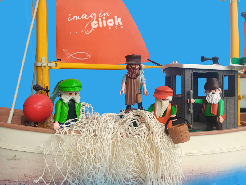 Els ninotets de Playmobil protagonitzen l'exposició amb escenes inspirades en el mar. (Foto: Museu de la Pesca).