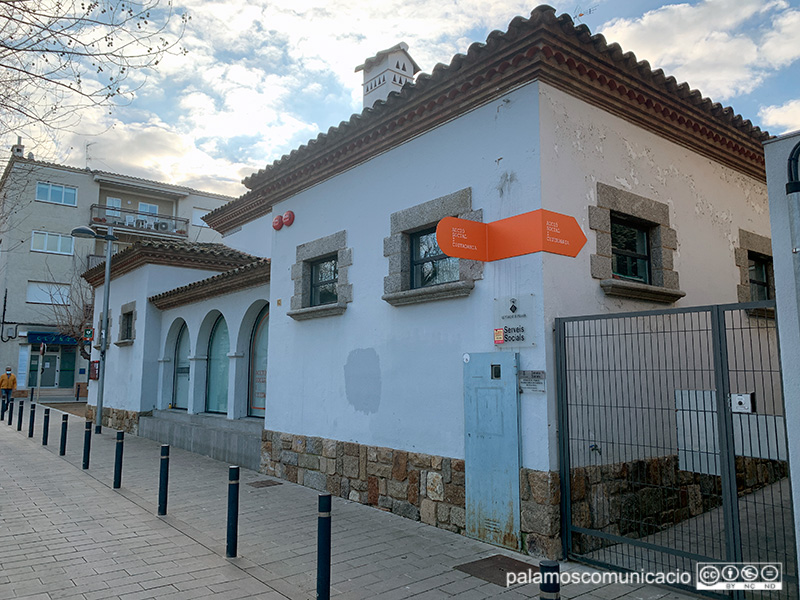 La seu del Servei de Ciutadania i Immigració de l'Ajuntament de Palamós, al carrer de Jacint Verdaguer.