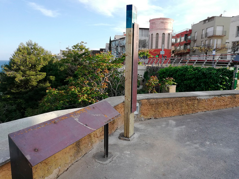Senyalització a l'entrada del camí de ronda, des del parc del Convent dels Agustins. (Foto: Ajuntament de Palamós).