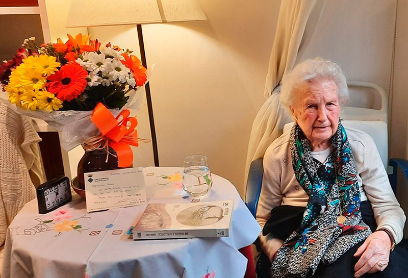 La Lola Puig, el dia del seu 107 aniversari, aquest passat mes de gener. (Foto: Ajuntament de Palamós).