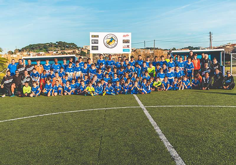 Jugadors i tècnics del FC Global Palamós. (Foto: FC Global Palamós).