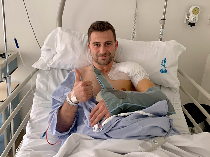 Joan Compte va passar pel quiròfan a finals d'abril per una lesió que el tindrà de baixa de tres a quatre mesos. (Foto: @JoanCompte25),