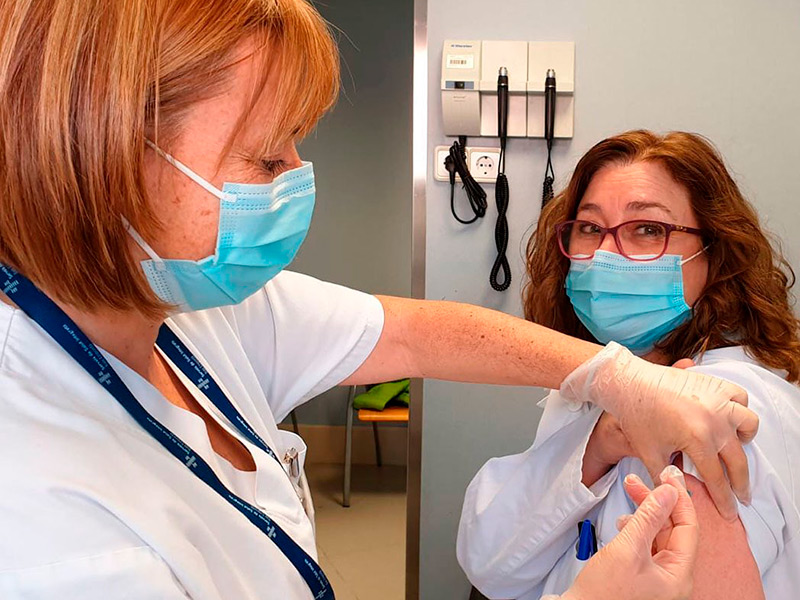 Amb dades d'ahir, gairebé 32.000 persones ja tenen la pauta completa de vacunació al Baix Empordà. (Foto: SSIBE).