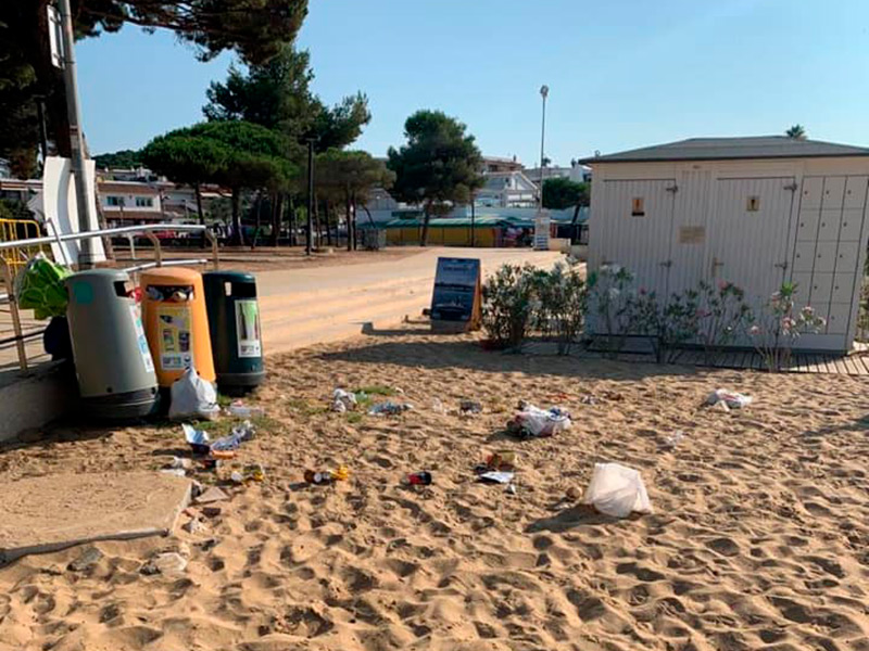 Imatge de denúncia de Junts x Catalunya de brutícia a La Fosca. (Foto: Junts x Catalunya Palamós i Sant Joan).