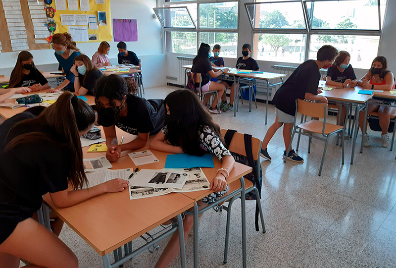 Alumnes de l'escola Vila-romà durant la realització de l'activitat del Tren Petit. (Foto: Ajuntament de Palamós).