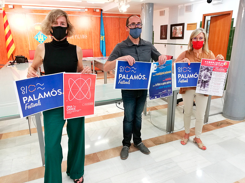 Núria Botellé, regidora de Cultura, Lluís Puig, alcalde de Palamós i Rosa Ribot, tècnica de Cultura. (Foto: Ajuntament de Palamós).