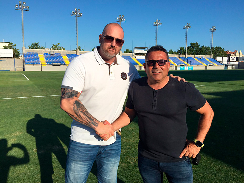 El president del Palamós, Patxi Otamendi i l'entrenador del primer equip, Mario Fernández. (Foto: Palamós CF):