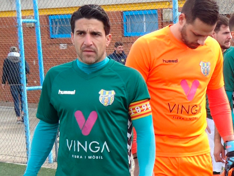 Sergio Garcia, en una imatge d'arxiu fent de capità amb el Palamós CF. (Foto: Sergi Cortés).