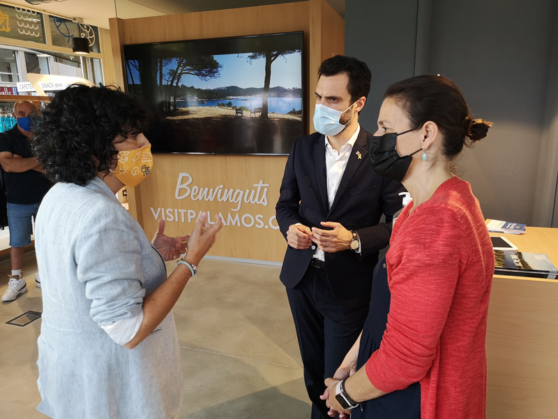 El conseller Roger Torrent, ahir durant la presentació de la nova Oficina de Turisme. (Foto: Ajuntament de Palamós).