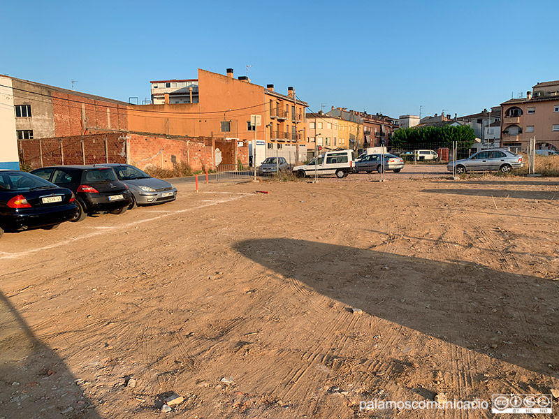 Per compensar l'eliminació de places d'aparcament del carrer Rentadors, s'ha obert un pàrquing nou al carrer de la Font.