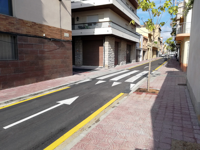 Imatge d'un tram del carrer de Santa Bàrbara, amb el projecte d'obres totalment enllestit. (Foto: Ajuntament de Palamós).