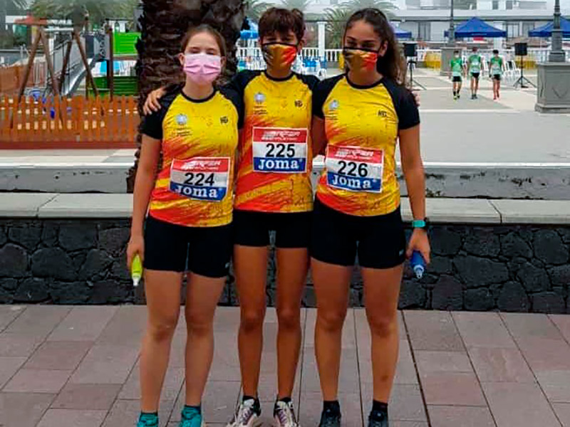 L'atleta de l'Associació Atlètica Palamós, Blanca Batlle, al centre de la imatge. (Foto: AA Palamós).