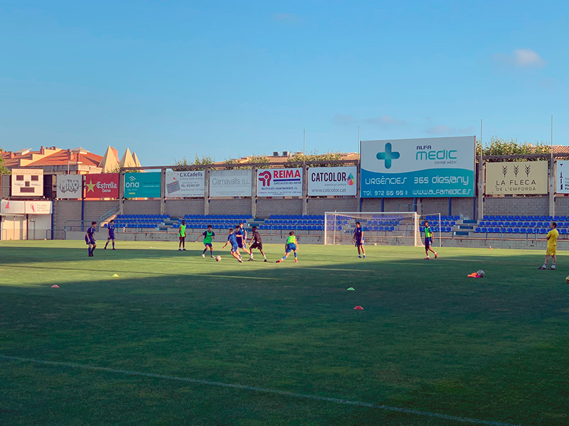 Jornada de portes obertes del futbol base del Palamós, el passat mes de juliol. (Foto: Palamós CF).