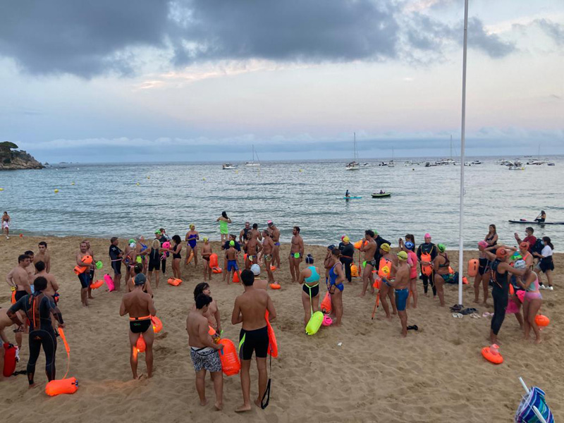 La Fosca també va ser el punt de sortida de la nedada nocturna que el Club Natació va fer la setmana passada. (Foto: CN Palamós).