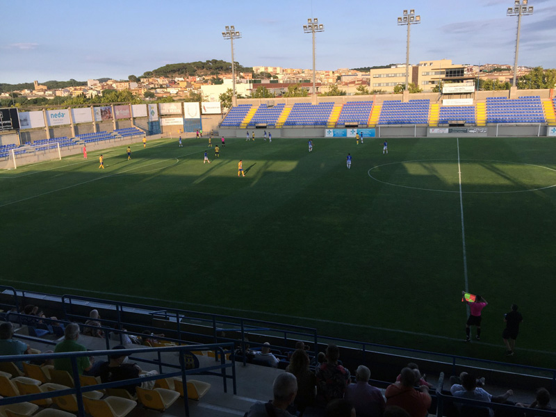 Un instant del partit entre el Palamós i Figueres del passat dissabte. (Foto: Palamós CF).