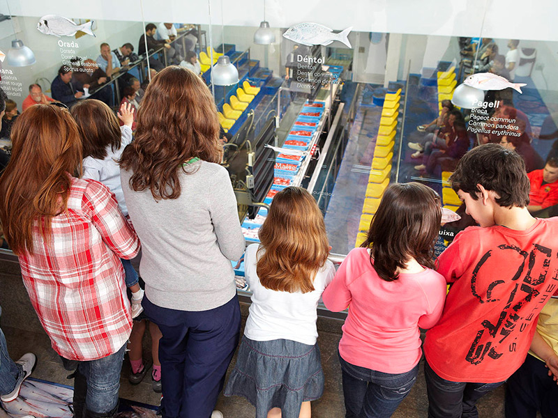 Imatge d'arxiu de la subhasta del peix. (Foto: Museu de la Pesca de Palamós).