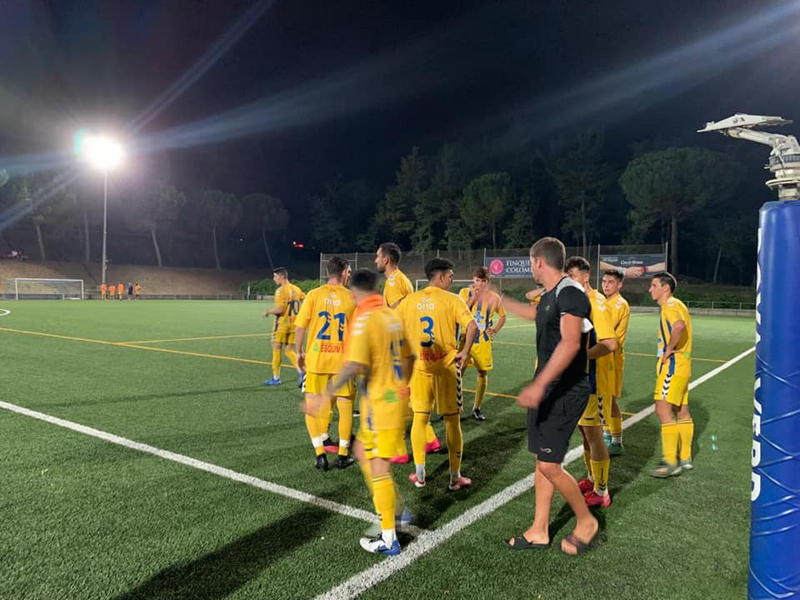 Jugadors del Palamós, ahir a Quart. (Foto: Palamós CF).