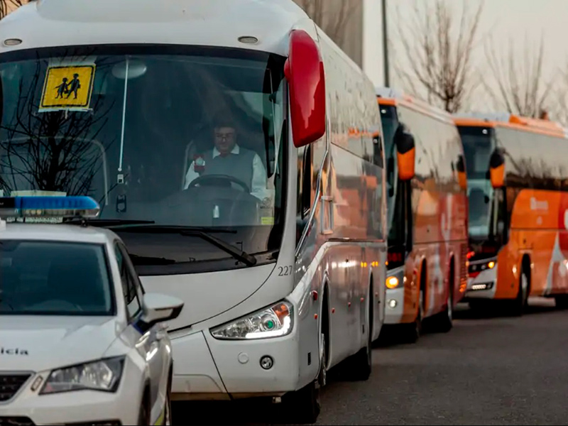 Autobusos de transport escolar. (Foto: Consell Comarcal del Baix Empordà).