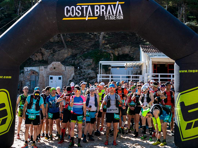 Imatge d'arxiu de la sortida d'una de les etapes de la Costa Brava Stage Run. (Foto: cbsr.run).