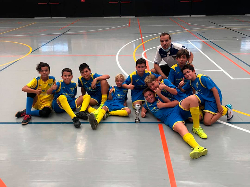 Un dels equips del Futbol Sala Palamós que va jugar aquest passat cap de setmana a Vilafant. (Foto: Futbol Sala Palamós).