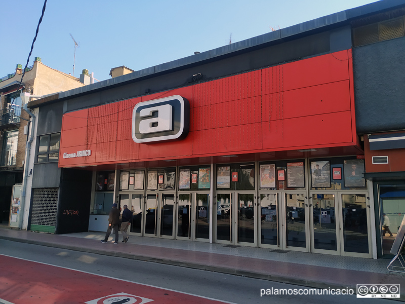 Els Cinemes Arinco de Palamós, a l'Avinguda de l'11 de setembre.