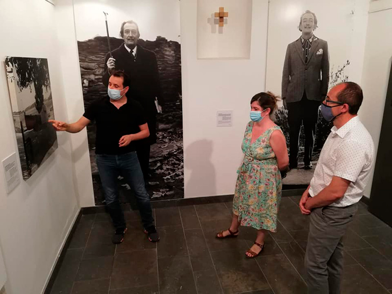 'La barraca onírica: Dalí, Joan Vehí i la creació contemporània' es pot veura a la Capella del Carme. (Foto: Ajuntament de Palamós).