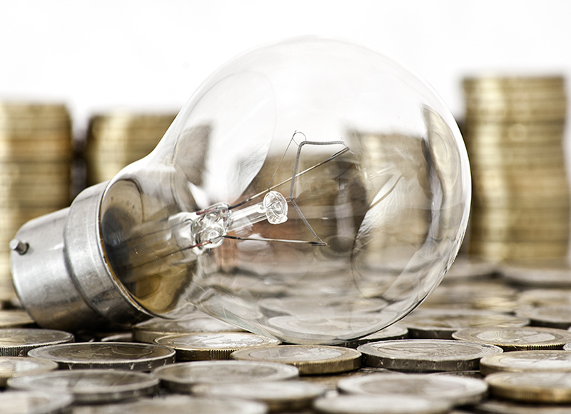 El preu mitjà de la llum ahir ser de 288€ per MWh, el rècord històric. (Foto: freepik.es).