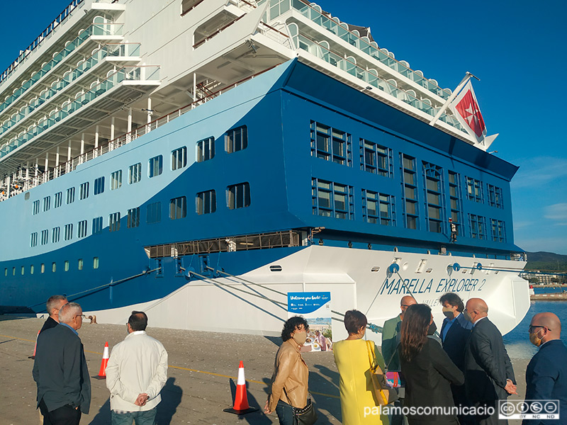 El Marella Explorer 2 va protagonitzar ahir la primera escala al port de Palamós en gairebé dos anys.