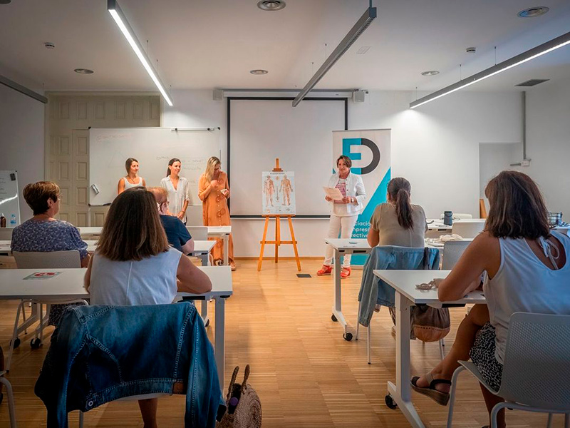 Una xerrada organitzada per l'Associació d’Empresàries i Directives de l’Empordà. (Foto: Assoc Empresàries i Directives de l'Empordà).