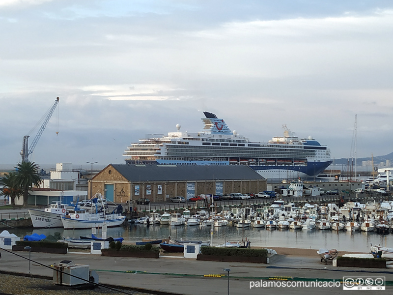 El Marella Explorer, avui al port de Palamós.