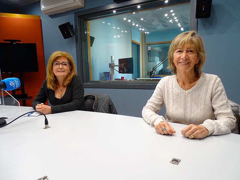 Lluïsa Estruga i Magda Fernàndez, de l'Associació Dol Baix Empordà, en una visita als nostres estudis.