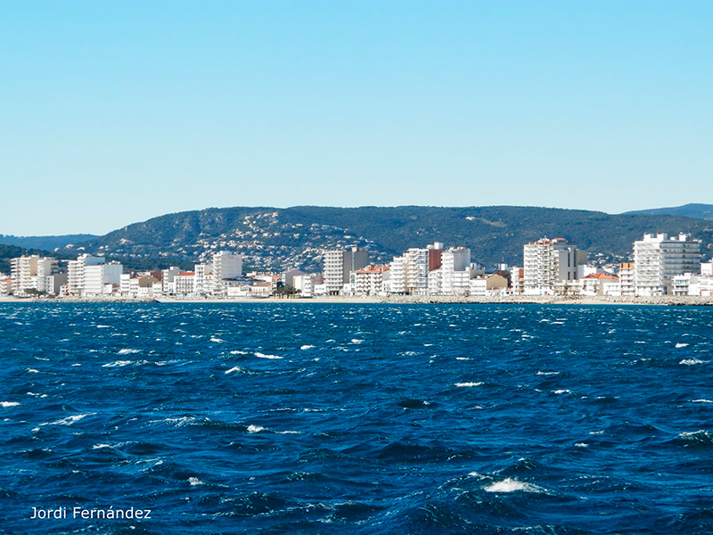 La tramuntana ha arribat als 80 km/h aquest cap de setmana a Palamós. (Foto: tempspalamos.blogspot.com).