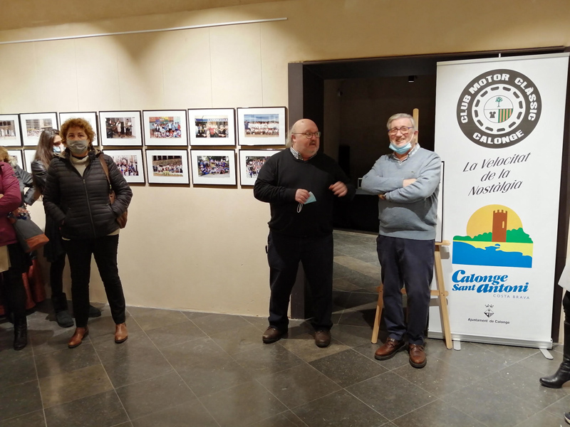 Imatge de la inauguració de l’exposició fotogràfica Calonge i Sant Antoni, els anys 90. (Foto: Ajuntament de Calonge i Sant Antoni).