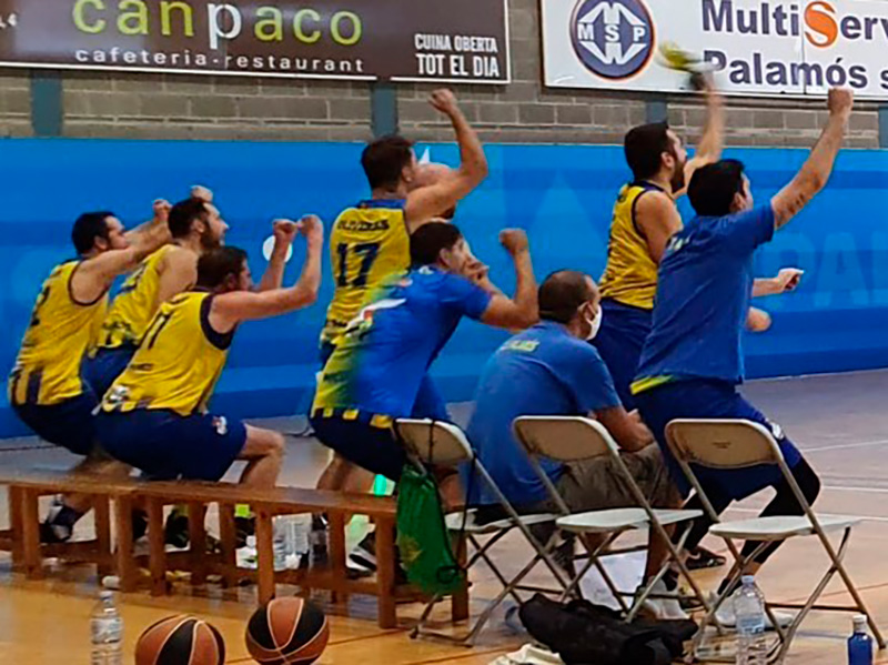 El sènior del Club Esportiu Palamós en una imatge d'arxiu d'un partit jugat al Pavelló de Palamós. (Foto: CE Palamós).