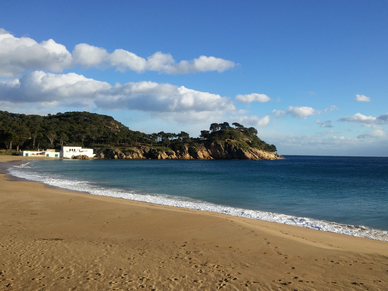 La platja de Castell, la passada setmana. (Foto: Laura Valensa).