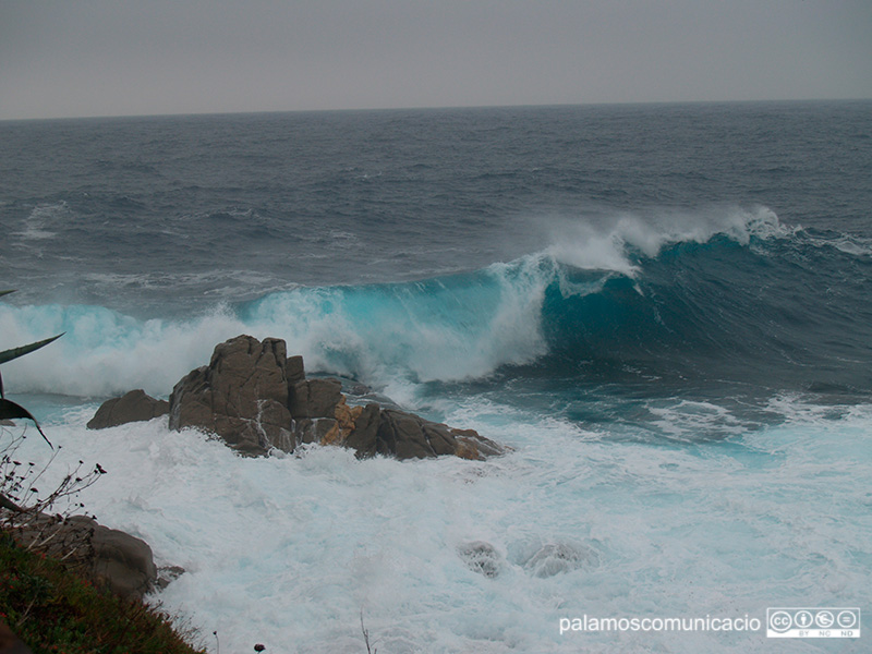 Les onades podran superar els 2,5 metres a la Costa Brava.