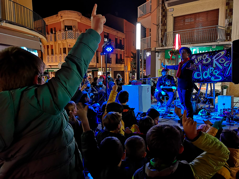 L'encesa dels llums de Nadal, aquest passat divendres a la Plaça dels Arbres. (Foto: Ajuntament de Palamós).