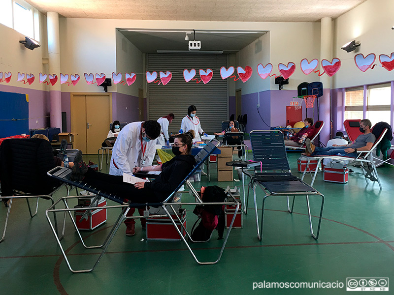 La donació de sang a l'Institut Escola Vila-romà continua oberta fins a les 7 de la tarda.
