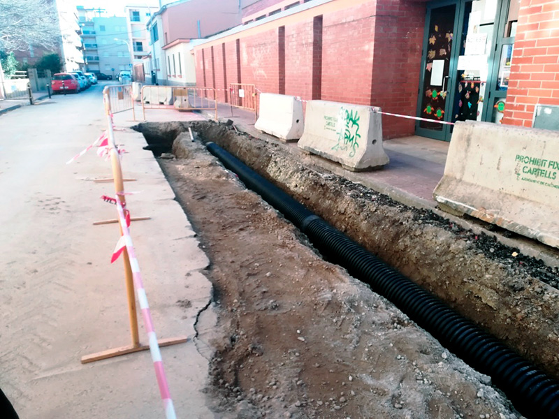 Obres de millora del clavegueram al carrer de Mestre Numància de Sant Antoni. (Foto: Ajuntament de Calonge i Sant Antoni).