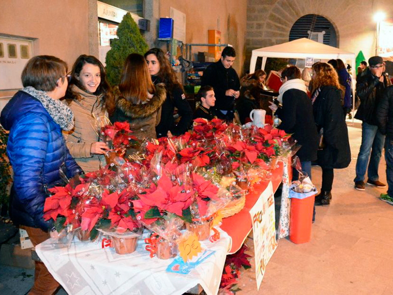 Paradetes nadalenques al centre de Calonge en una imatge d'arxiu. (Foto: Ajuntament de Calonge i Sant Antoni).)