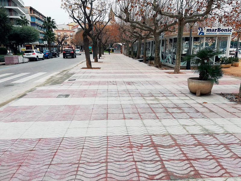 La vorera en aquest tram del passeig ha passat a tenir una amplada de 7 metres. (Foto: Ajuntament de Palamós).
