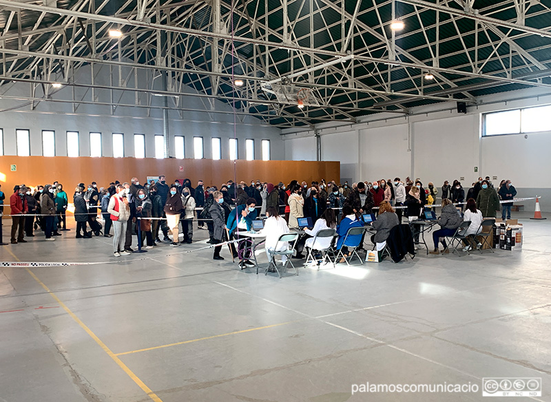 Imatge d'arxiu d'una jornada de vacunació a la Nau dels 50 metres de Palamós.